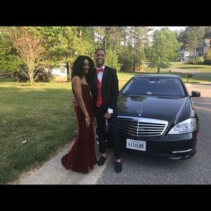 Selling sz/4 velvet red prom dress